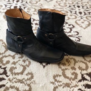 Black men’s leather boots